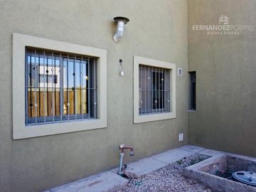 SE VENDE Casa Dos Pisos 3D 3B Complejo Cerrado Chacras de Coria