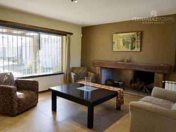 SE VENDE Casa Dos Pisos 3D 3B Complejo Cerrado Chacras de Coria