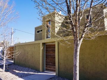SE VENDE Casa Dos Pisos 3D 3B Complejo Cerrado Chacras de Coria