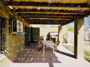SE VENDE Casa Dos Pisos 3D 3B Complejo Cerrado Chacras de Coria