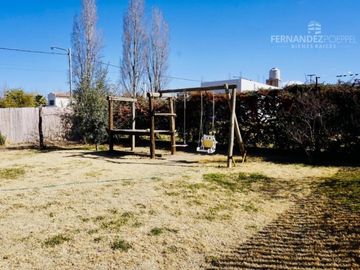 SE VENDE Casa Dos Pisos 3D 3B Complejo Cerrado Chacras de Coria