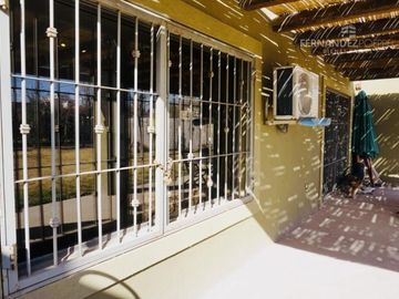 SE VENDE Casa Dos Pisos 3D 3B Complejo Cerrado Chacras de Coria