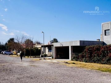 SE VENDE Casa Dos Pisos 3D 3B Complejo Cerrado Chacras de Coria