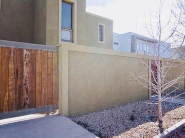 SE VENDE Casa Dos Pisos 3D 3B Complejo Cerrado Chacras de Coria