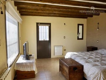 SE VENDE Casa Dos Pisos 3D 3B Complejo Cerrado Chacras de Coria