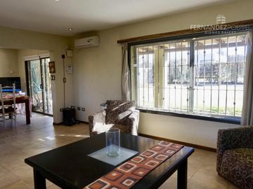 SE VENDE Casa Dos Pisos 3D 3B Complejo Cerrado Chacras de Coria