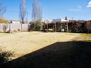 SE VENDE Casa Dos Pisos 3D 3B Complejo Cerrado Chacras de Coria