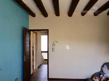 SE VENDE Casa Dos Pisos 3D 3B Complejo Cerrado Chacras de Coria