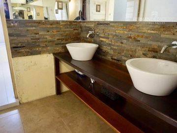 SE VENDE Casa Dos Pisos 3D 3B Complejo Cerrado Chacras de Coria