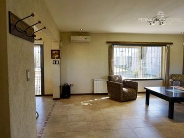 SE VENDE Casa Dos Pisos 3D 3B Complejo Cerrado Chacras de Coria