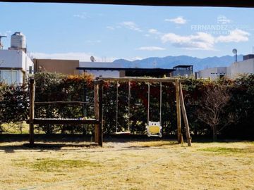 SE VENDE Casa Dos Pisos 3D 3B Complejo Cerrado Chacras de Coria