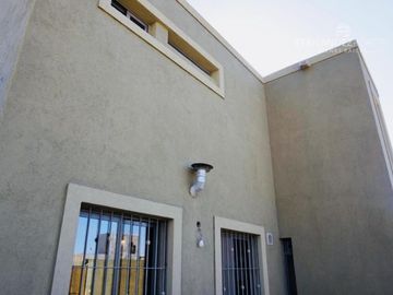 SE VENDE Casa Dos Pisos 3D 3B Complejo Cerrado Chacras de Coria