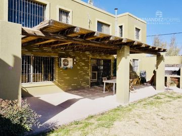 SE VENDE Casa Dos Pisos 3D 3B Complejo Cerrado Chacras de Coria
