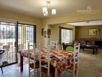 SE VENDE Casa Dos Pisos 3D 3B Complejo Cerrado Chacras de Coria