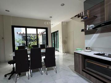 Dijual Cepat Rumah Lokasi Strategis Di Boulevard Hijau Bekasi