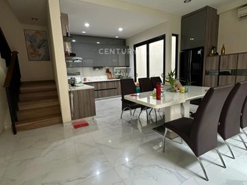 Dijual Cepat Rumah Lokasi Strategis Di Boulevard Hijau Bekasi