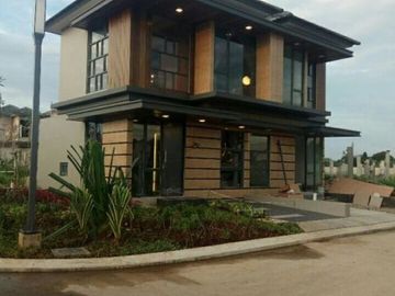 Rumah 2 Lantai Diamond Golden Stone Tangerang