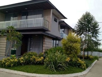 Rumah 2 Lantai Diamond Golden Stone Tangerang