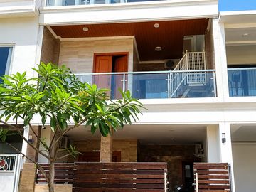 Dijual Rumah Tiga Lantai Siap Huni di Taman Boston Puri Surya Jaya Gedangan Sidoarjo