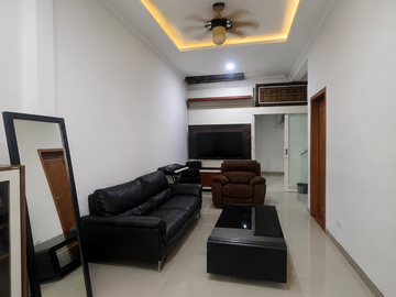 Dijual Rumah Tiga Lantai Siap Huni di Taman Boston Puri Surya Jaya Gedangan Sidoarjo