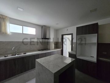 Venta Departamento de Estreno con Vista al Río en Samborondón