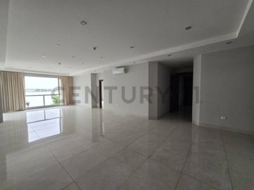 Venta Departamento de Estreno con Vista al Río en Samborondón