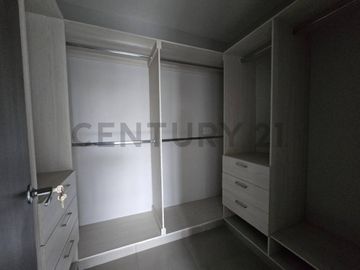 Venta Departamento de Estreno con Vista al Río en Samborondón