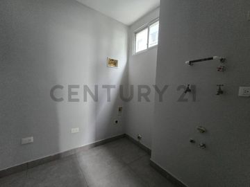 Venta Departamento de Estreno con Vista al Río en Samborondón