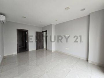 Venta Departamento de Estreno con Vista al Río en Samborondón