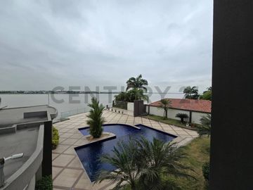 Venta Departamento de Estreno con Vista al Río en Samborondón