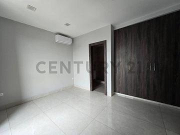 Venta Departamento de Estreno con Vista al Río en Samborondón