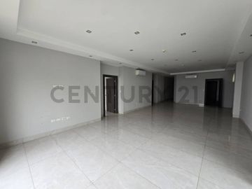 Venta Departamento de Estreno con Vista al Río en Samborondón