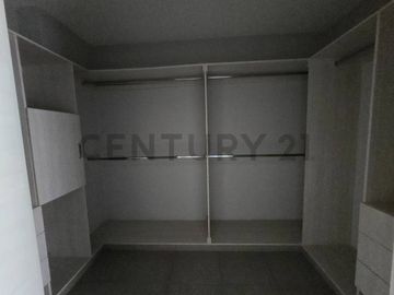 Venta Departamento de Estreno con Vista al Río en Samborondón