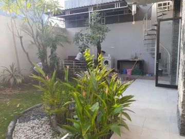 Rumah di Royal Residence Wiyung Furnish Murah Dekat Club House