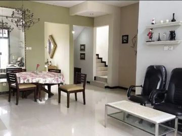 Rumah di Royal Residence Wiyung Furnish Murah Dekat Club House