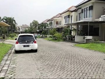 Rumah di Royal Residence Wiyung Furnish Murah Dekat Club House