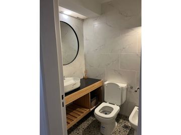 Departamento tres ambientes. A la calle. Brown 1400. Venta.