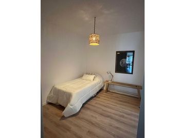 Departamento tres ambientes. A la calle. Brown 1400. Venta.