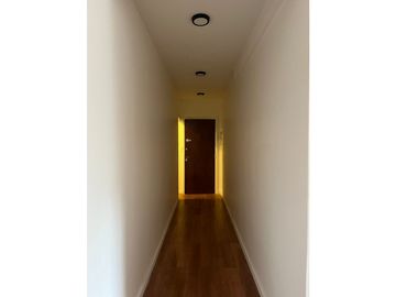 Departamento tres ambientes. A la calle. Brown 1400. Venta.