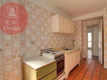 Venta - Arenales y C. Pellegrini - 2 Dor c/dep. - Piso Alto Luminoso