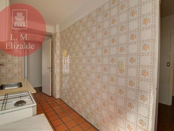 Venta - Arenales y C. Pellegrini - 2 Dor c/dep. - Piso Alto Luminoso