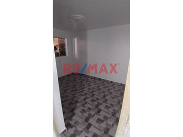Se vende casa dúplex con local comercial en el Centro Cívico de Huaraz, a solo 2 cuadras de la Plaza de Armas y muy cerca del Mercado Central. Ubicada