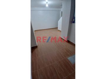 Se vende casa dúplex con local comercial en el Centro Cívico de Huaraz, a solo 2 cuadras de la Plaza de Armas y muy cerca del Mercado Central. Ubicada