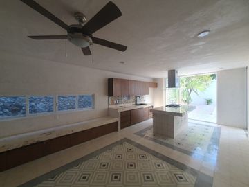CASA EN VENTA EN EL CENTRO DE MÉRIDA EQUIPADA