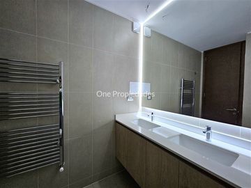 Departamento en Venta en Robles Depto en venta seminuevo precio oportunidad 3D3B Lo Barnechea One Propiedades