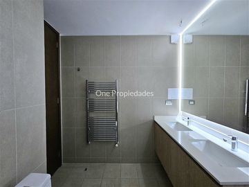 Departamento en Venta en Robles Depto en venta seminuevo precio oportunidad 3D3B Lo Barnechea One Propiedades
