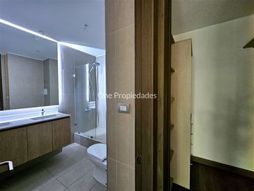 Departamento en Venta en Robles Depto en venta seminuevo precio oportunidad 3D3B Lo Barnechea One Propiedades