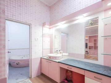 Rumah Luas 6 Kamar Tidur 10 Mnt ke Green Sedayu Mall Siap KPR J-51104