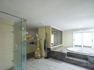 Rumah Luas 6 Kamar Tidur 10 Mnt ke Green Sedayu Mall Siap KPR J-51104