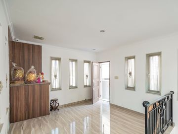 Rumah Luas 6 Kamar Tidur 10 Mnt ke Green Sedayu Mall Siap KPR J-51104